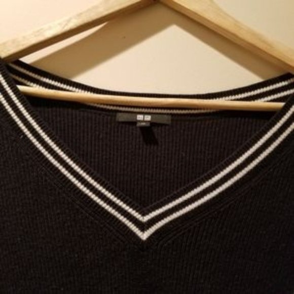 REFER TO NEW POSTING - UNIQLO V-NECK NAVY SWEATER CASUAL BASIC SCHOOL - Picture 2 of 4